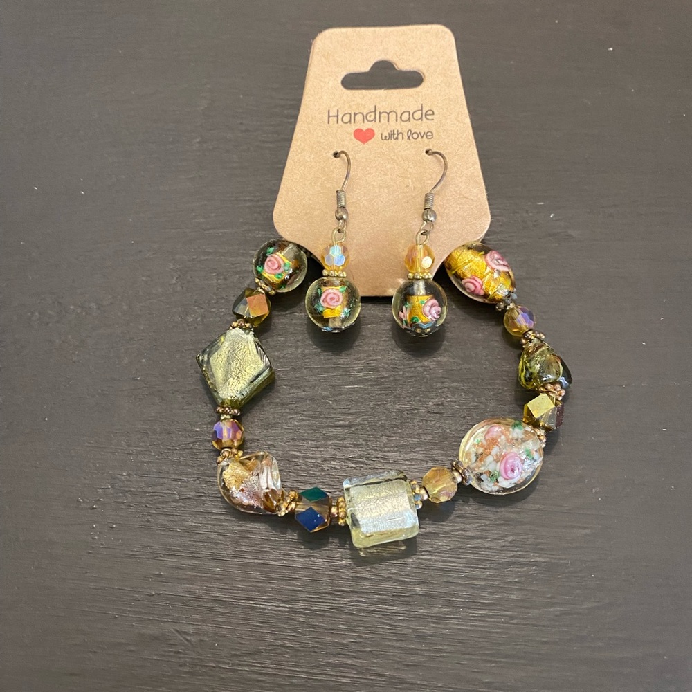 Never worn, Charming 7 inch vintage bead, stretch bracelet